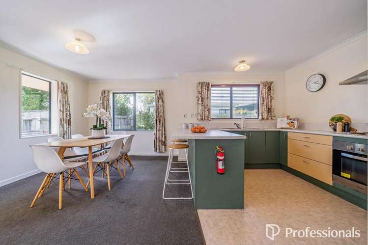 8a Faulke Avenue Wainuiomata_10