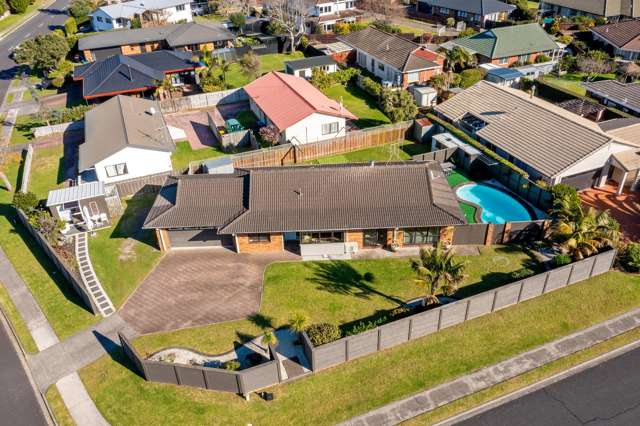DIY Dream on 845m2 Corner Site!