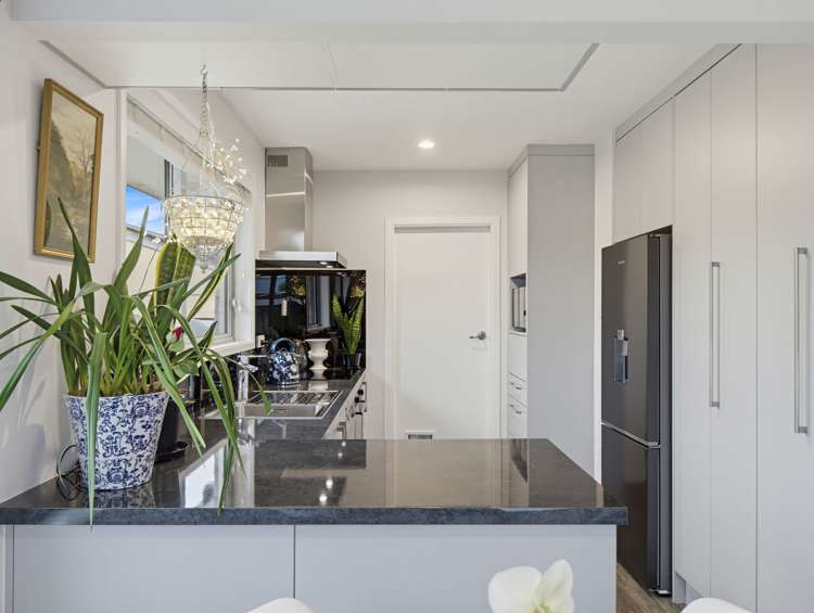 2/4 Queenspark Drive Parklands_10