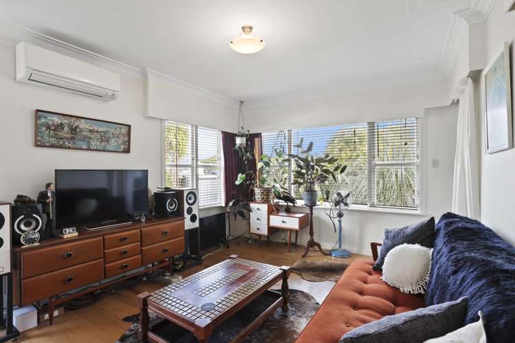 2/2 Earl Road Titirangi_7
