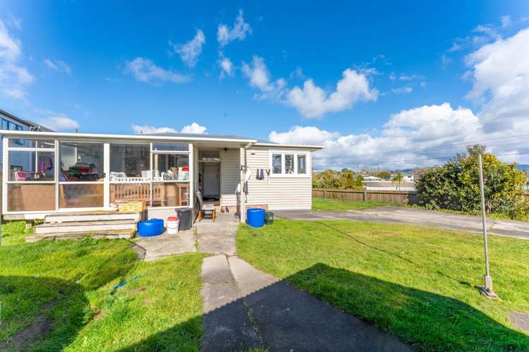 74 McLeod Road Te Atatu South_11