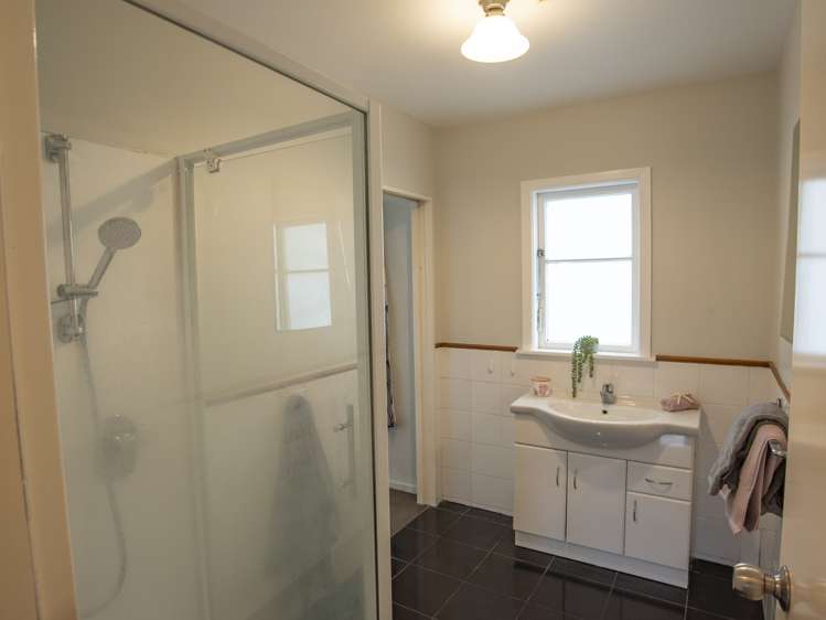 29 Burden Avenue Wainuiomata_14