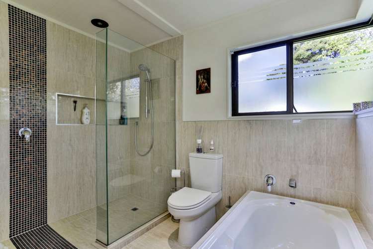 50 Woodfern Crescent Titirangi_11