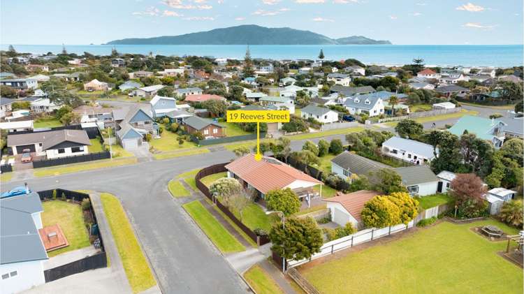 19 Reeves Street Waikanae Beach_2