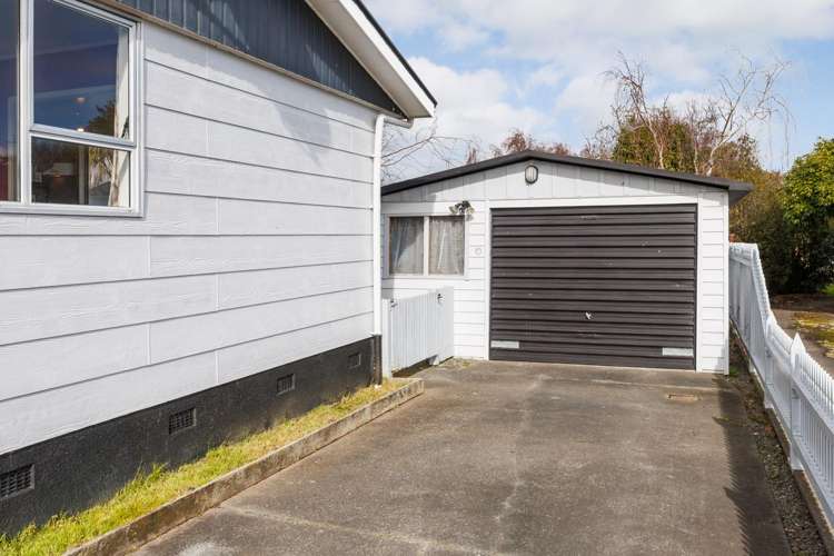 29 Ferndale Place Feilding_17