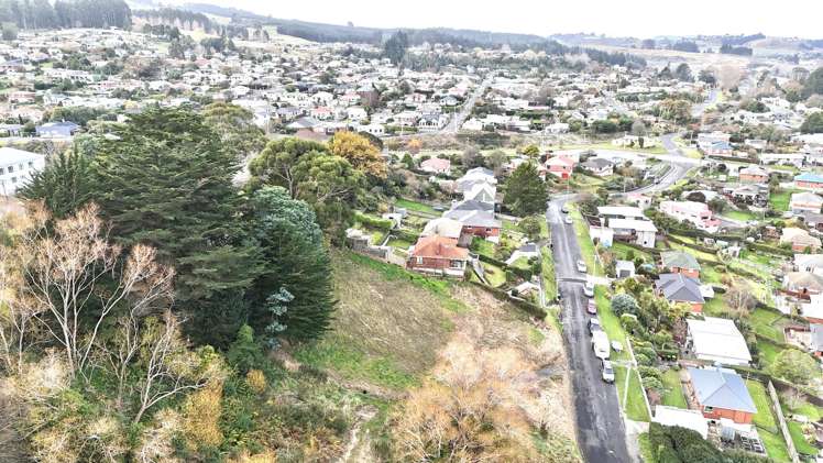 40 and 42 Waldron Crescent Green Island_19