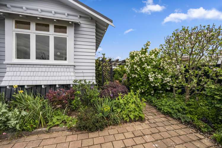 44 Robertson Street Glenholme_26