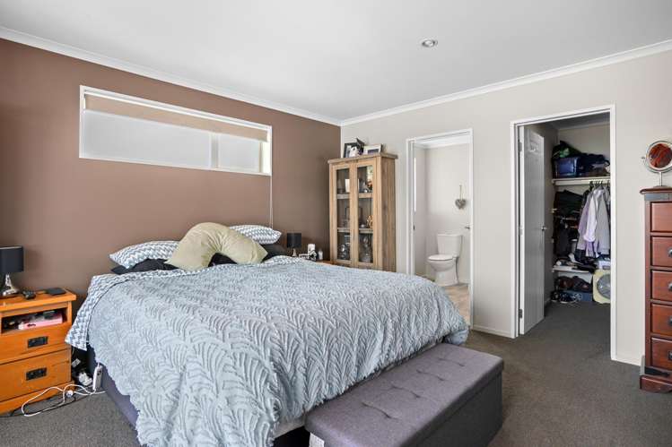 8/17 Wineberry Avenue Amberley_9