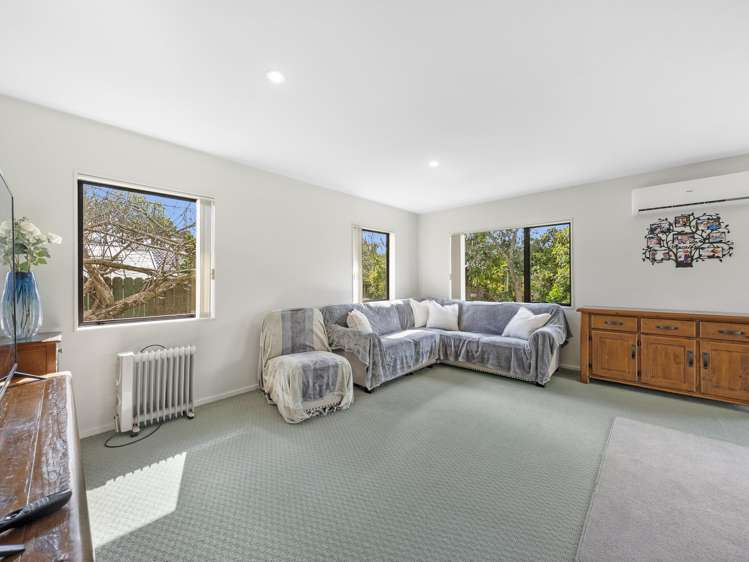 33 Riverglade Parkway Te Atatu South_15