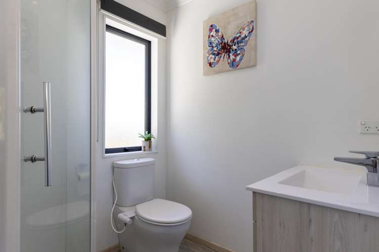 7 Meliss Brae Rangatira Park_22