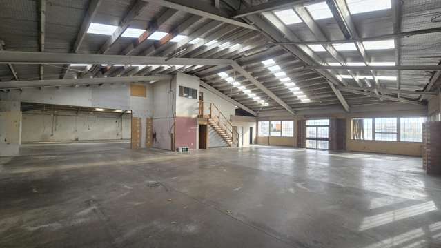 North Facing Industrial Warehouse/Workshop