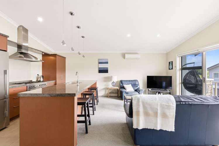 2/17 Tremaine Avenue Two Mile Bay_6