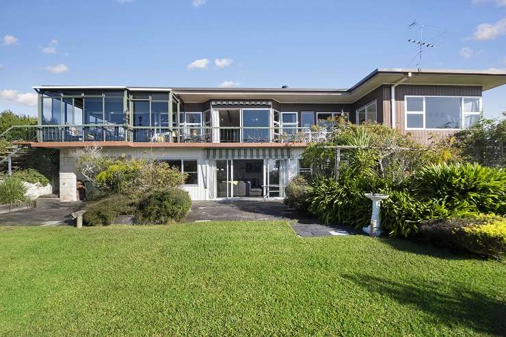 1970s house on 82 Bramley Drive Farm Cove Auckland