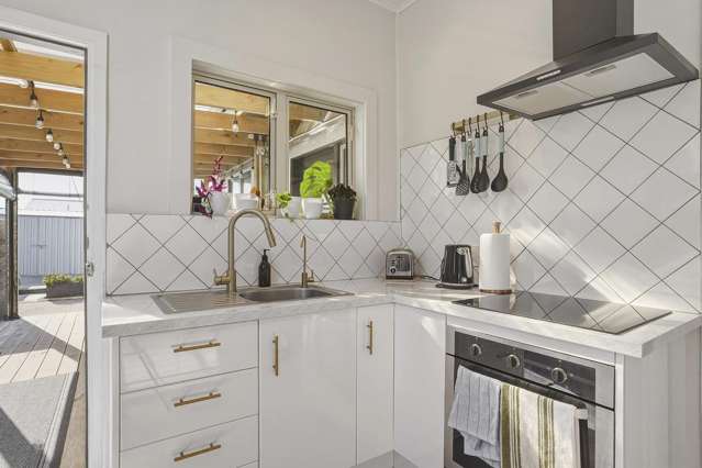 Affordable, modern living close to shops and beach
