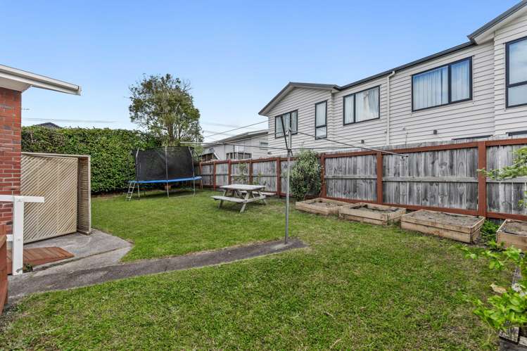 2/4 Illana Place Ranui_24