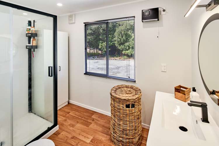 1296 Coast Road Wainuiomata Coast_16