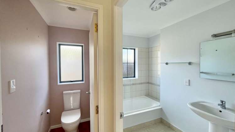 2/20 Greta Place Stanmore Bay_13