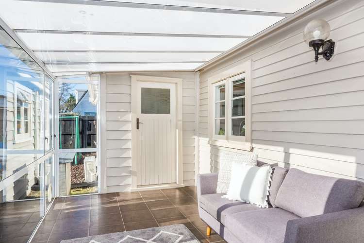 12a Heretaunga Square Silverstream_11