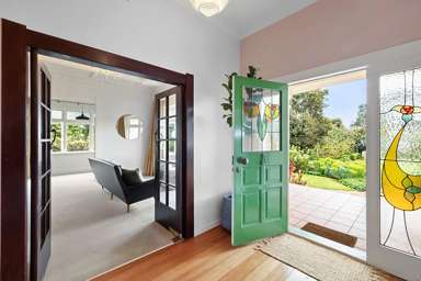 533 Devon Street West_3