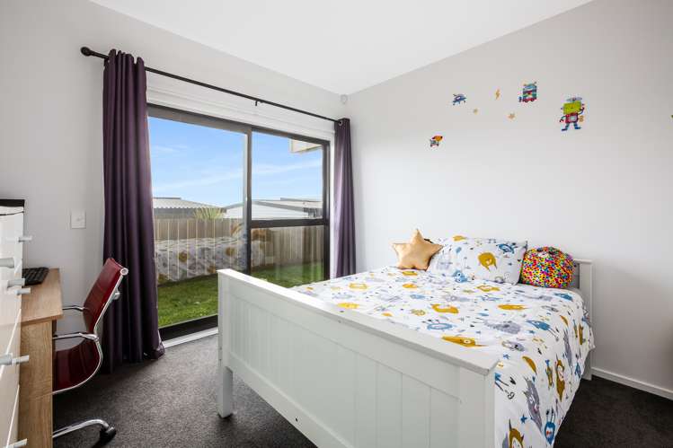 36 Red Beech Avenue Woodridge_15