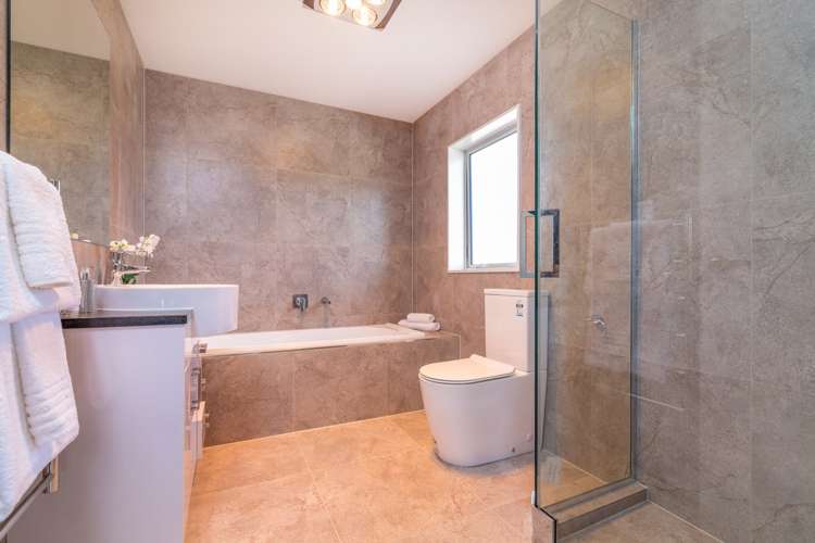 3 Iwinuku Crescent Wattle Downs_16