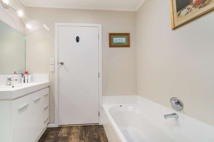 1 Williams Terrace Fitzherbert_17
