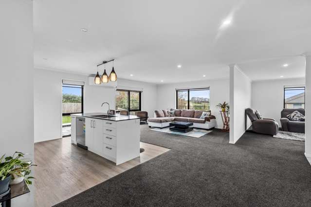 Executive Living in Prestigious Waikare Estate