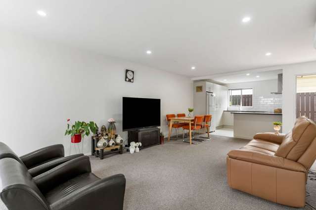 Vendors Relocating – Must Be Sold!