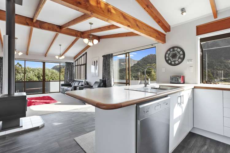 14 Upland Road Huia_6
