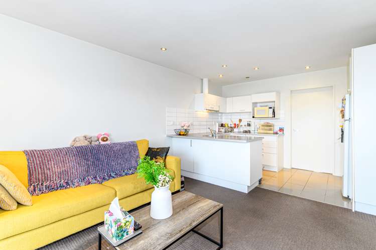 E16/71 Spencer Road Oteha_4