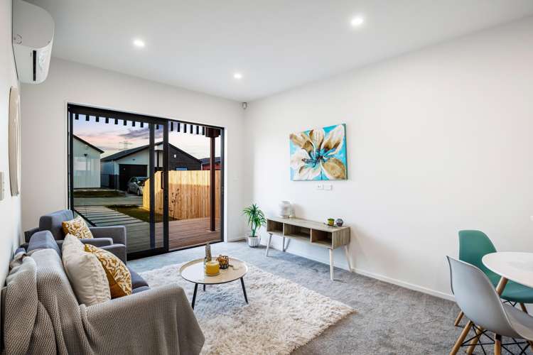 12 Taiororua Avenue Massey_1