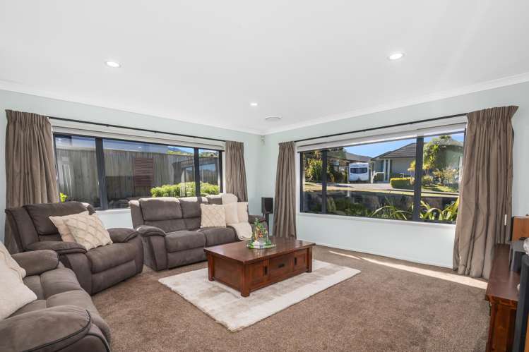 5 Colin Guppy Crescent Riverstone Terraces_8