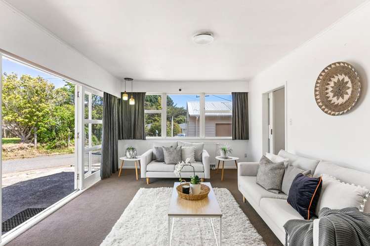 2 Christopher Way Paparangi_5