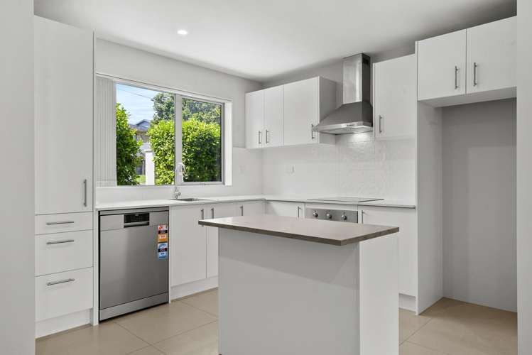 32/11 Ray Small Drive Papakura_2