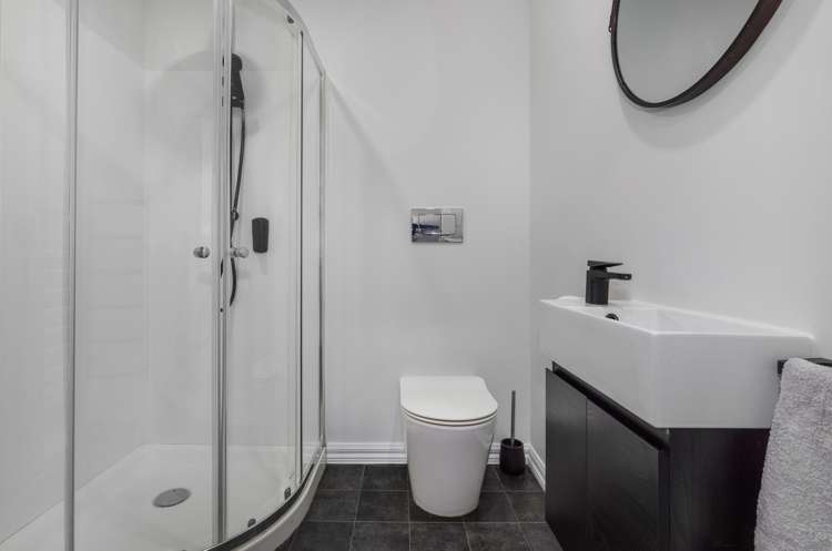 10 Kinloch Place Papakowhai_21