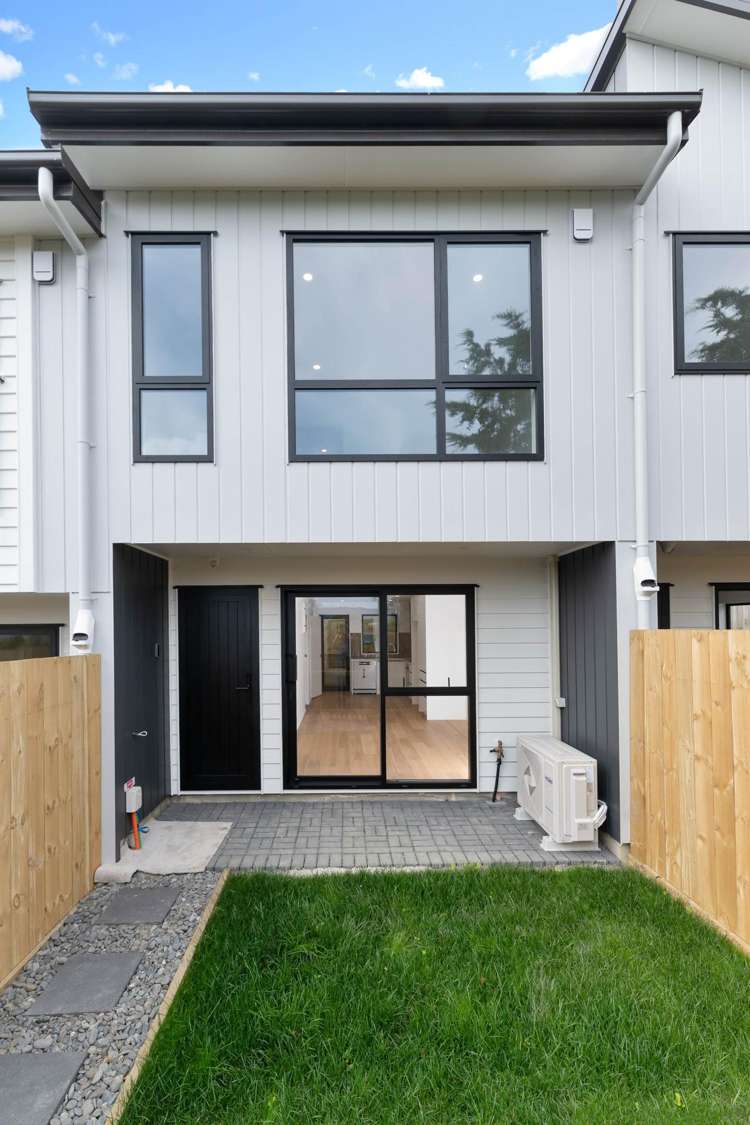 4/43 Savoy Road Glen Eden_1