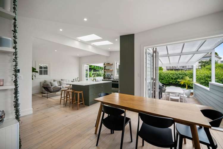 27 Shoal Bay Road Devonport_28