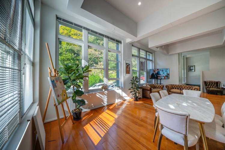 33 Victoria Street East_0