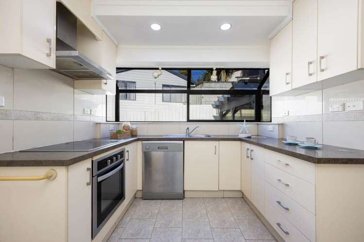 1/56 Oaktree Avenue Browns Bay_10