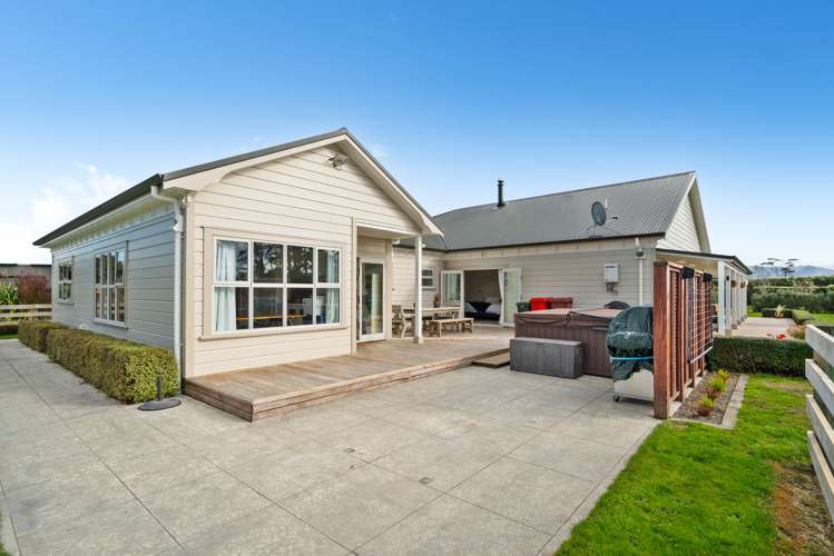 270 Hughes Line West Taratahi_17