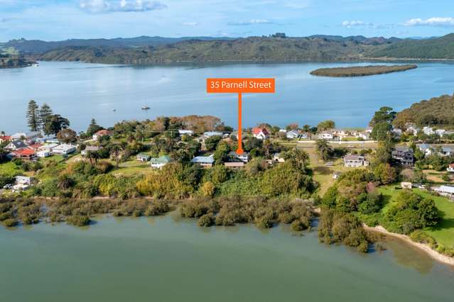 IMMACULATE RENOVATION, WATER VIEWS