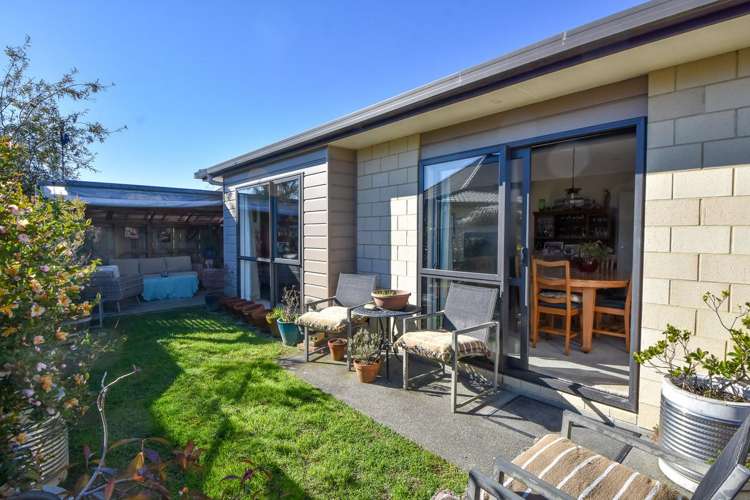 8 Ashmore Park Road Carterton_24