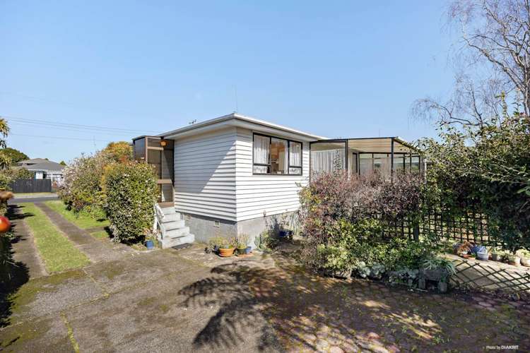 16 Enderby Drive Te Atatu Peninsula_7