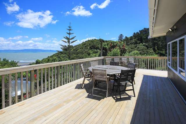 An Elevated Retreat With Endless Views