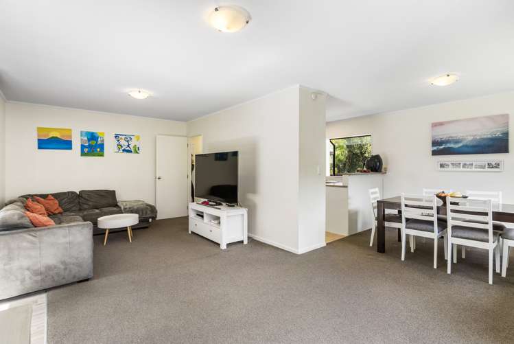 1/51 Greenvalley Rise Glenfield_6