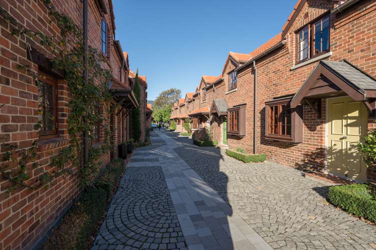 23/24 Quiet Woman Way Monaco_9