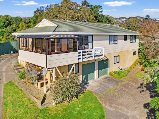 Elevated Family Living with Conservatory & Views!