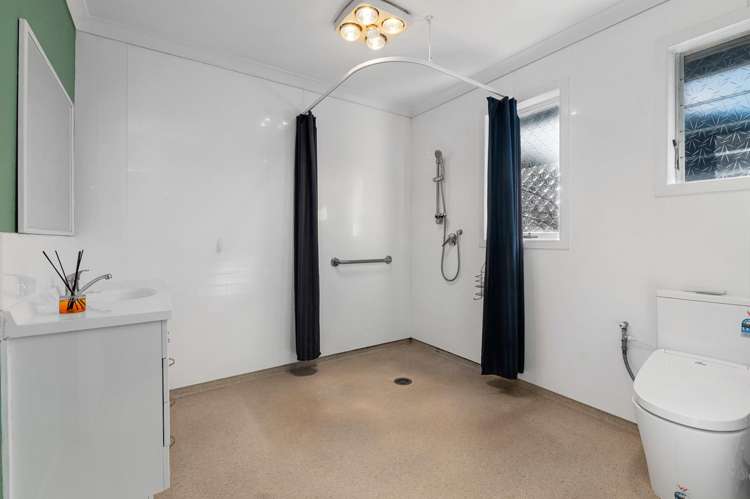 14 Darroch Street Fairy Springs_11