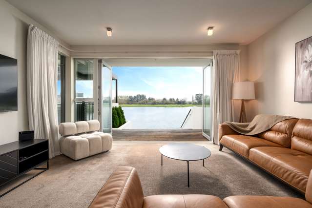 Executive Lakeside Living