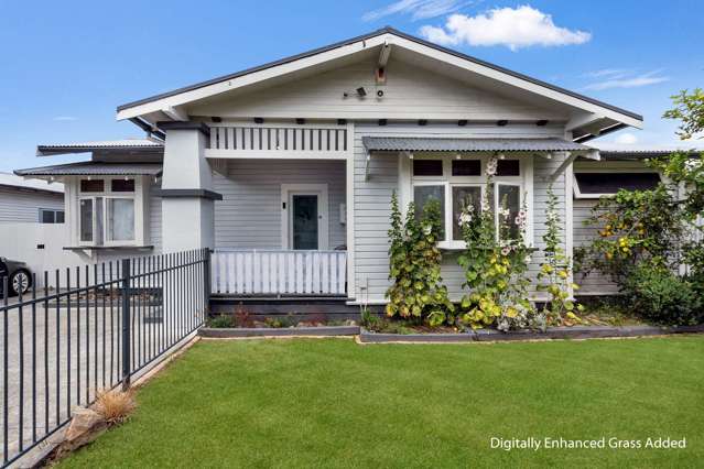 Family Friendly Bungalow with a Pool!